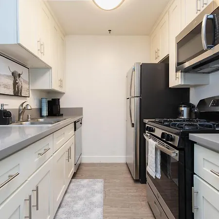 Luxury One Bedroom Apartments Free Parking&Pool-3